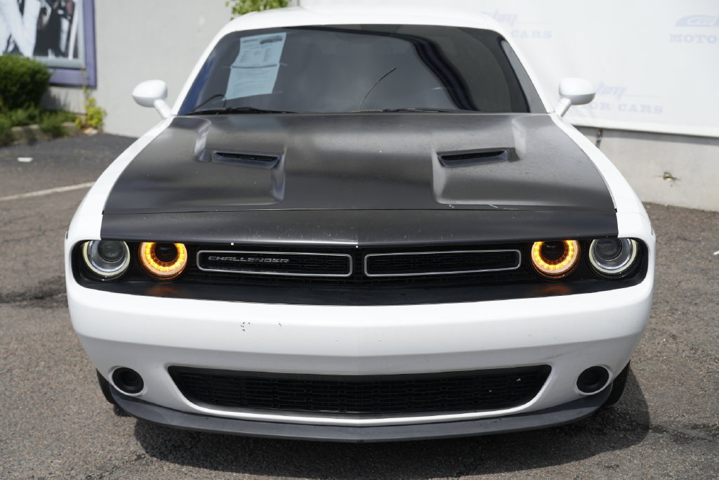 Used 2018 Dodge Challenger SXT RWD image 5