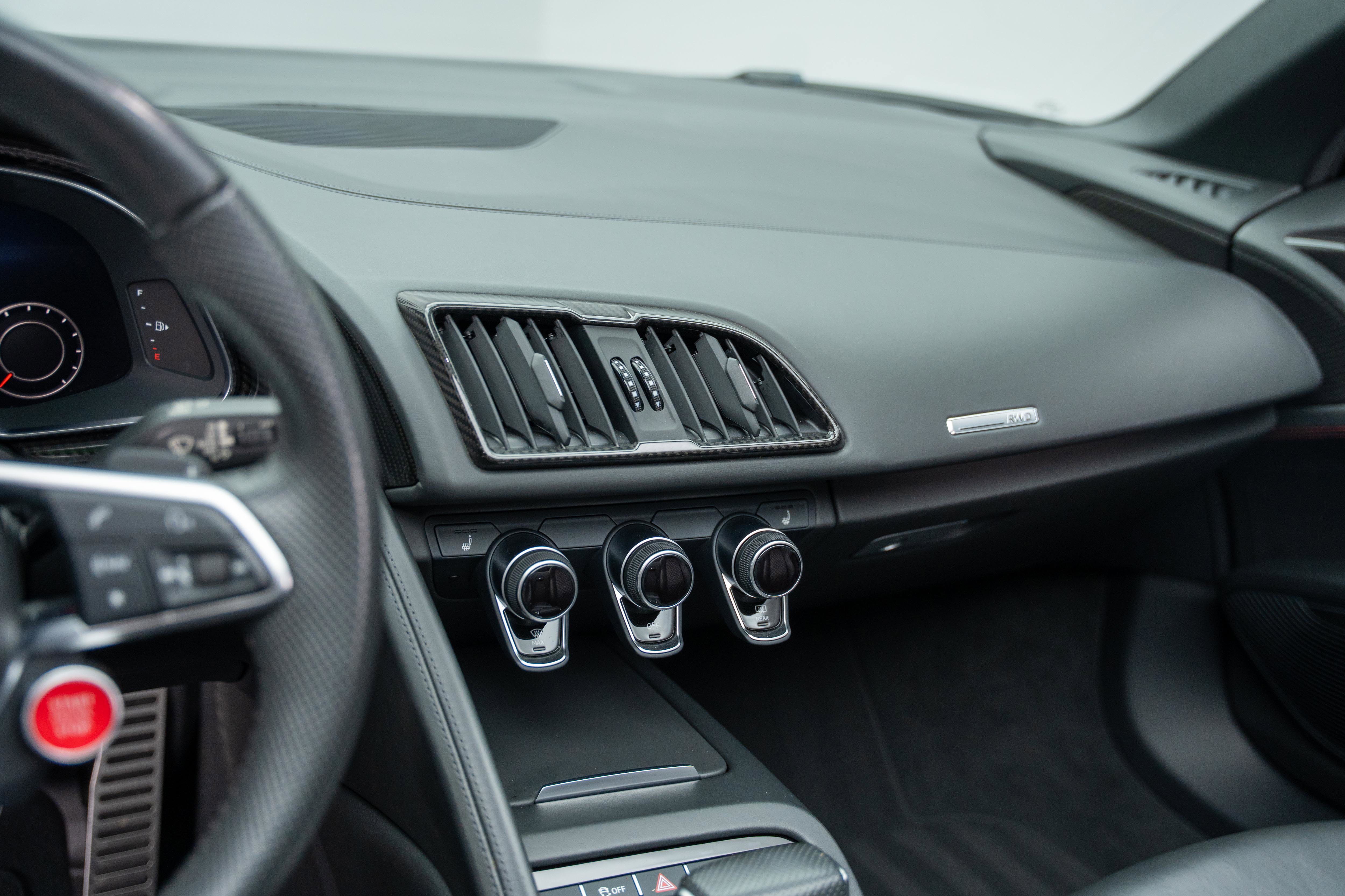 Used 2021 Audi R8 V10 w/ Premium Package RWD image 27
