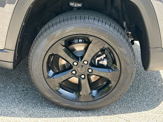 Used 2025 Jeep Grand Cherokee L Limited w/ Black Appearance Package AWD/4WD image 19