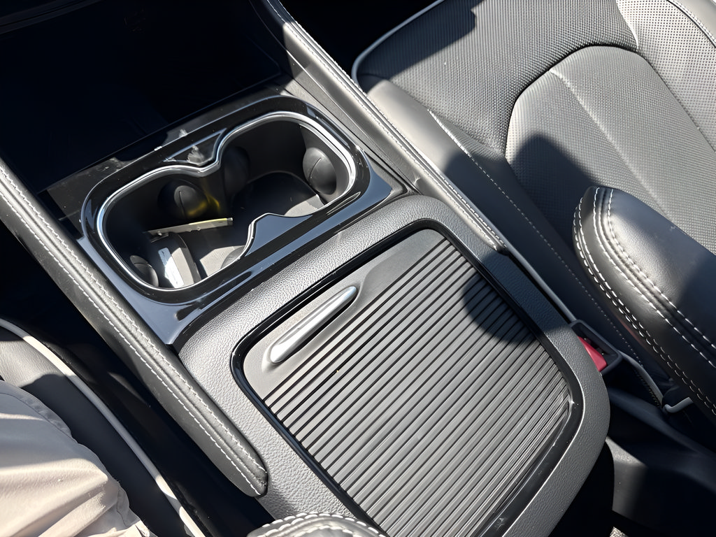 New 2027 Chrysler Pacifica Limited AWD/4WD image 24