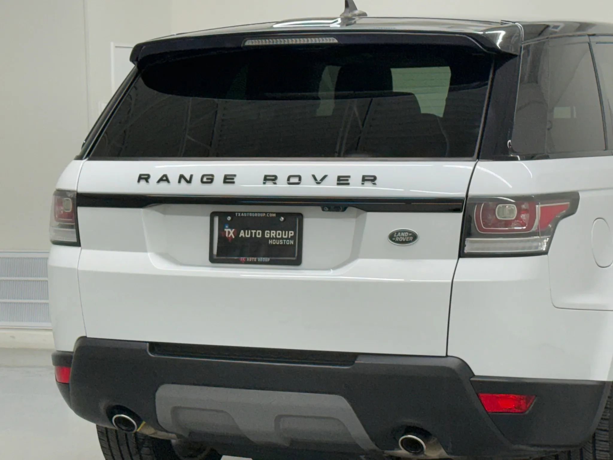 Used 2016 Land Rover Range Rover Sport SE image 43