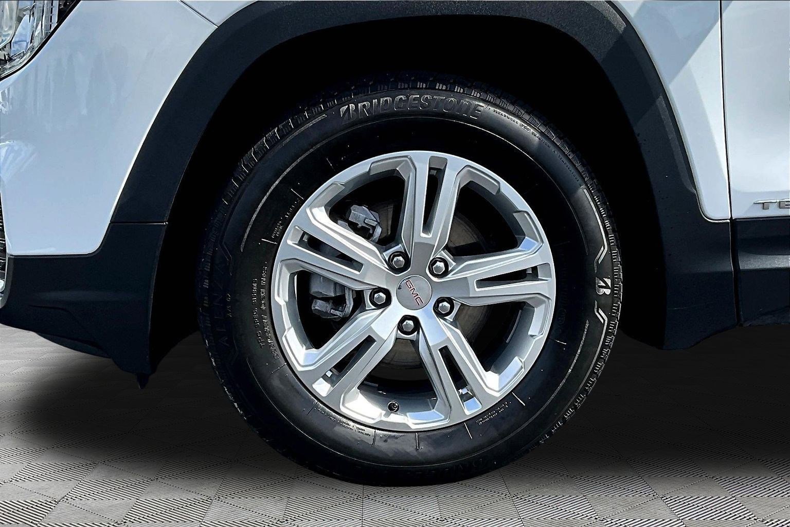 Used 2024 GMC Terrain SLE w/ Driver Convenience Package AWD/4WD image 34
