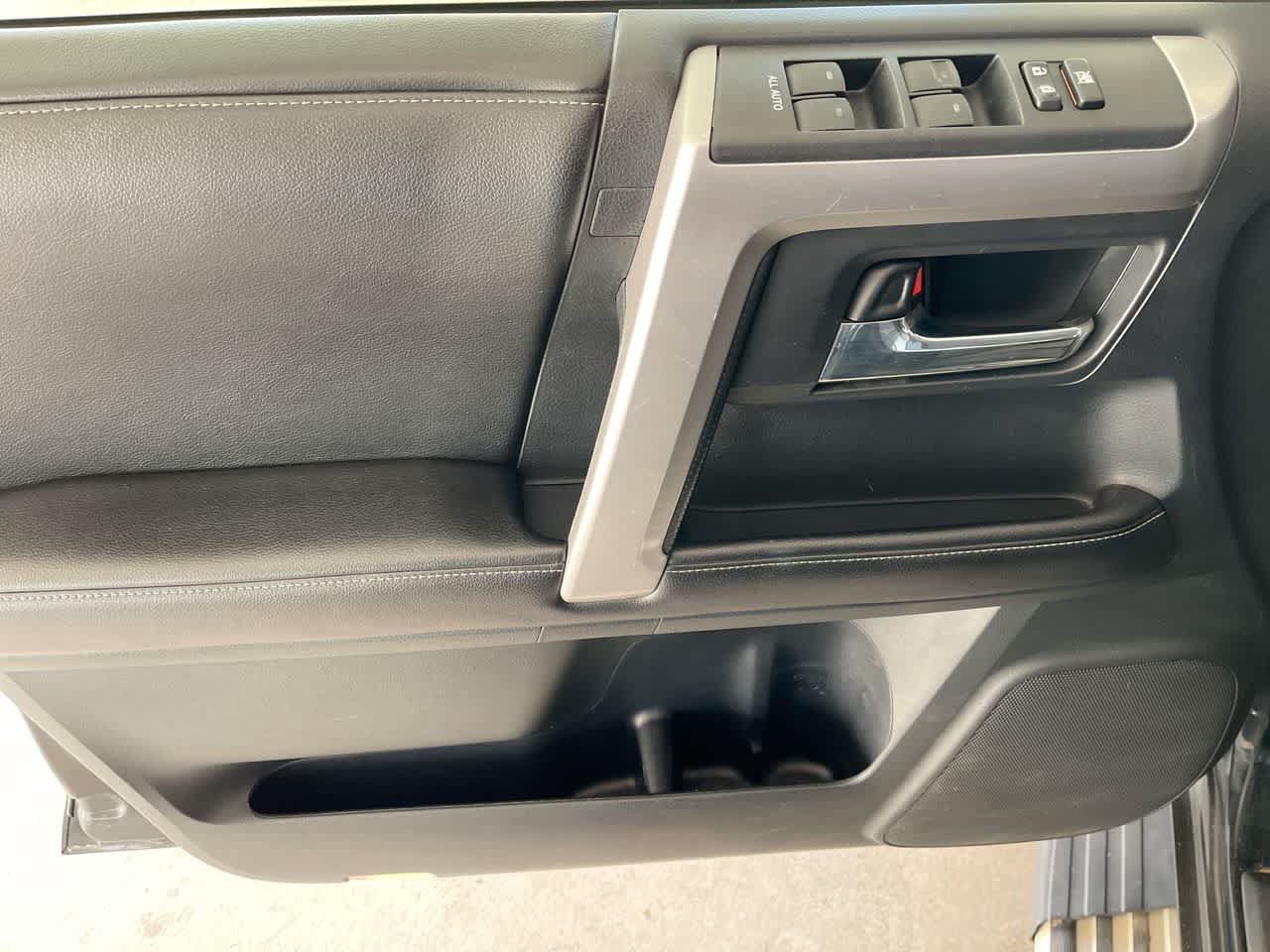 Used 2015 Toyota 4Runner SR5 AWD/4WD image 13