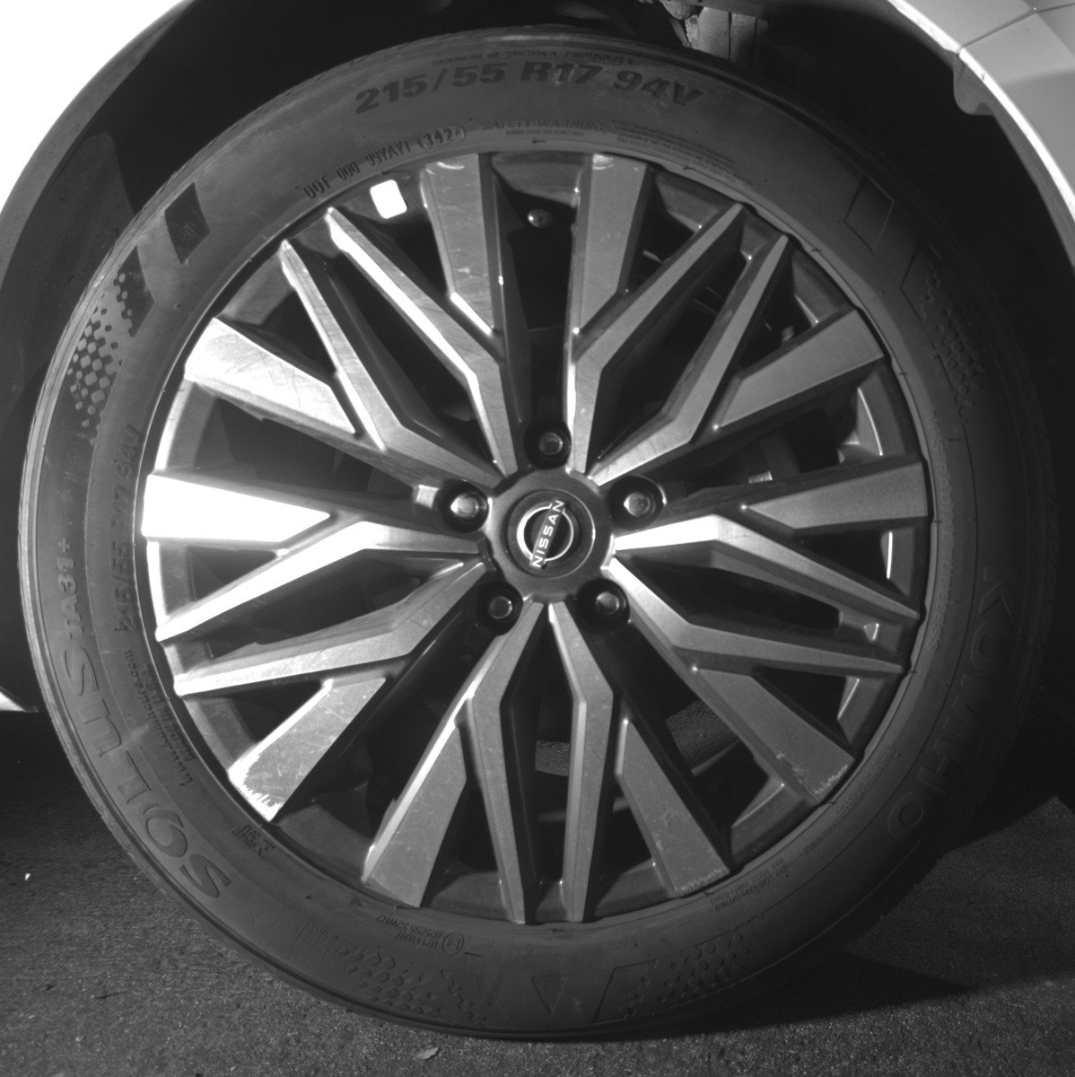 Used 2025 Nissan Altima 2.5 SV FWD image 13