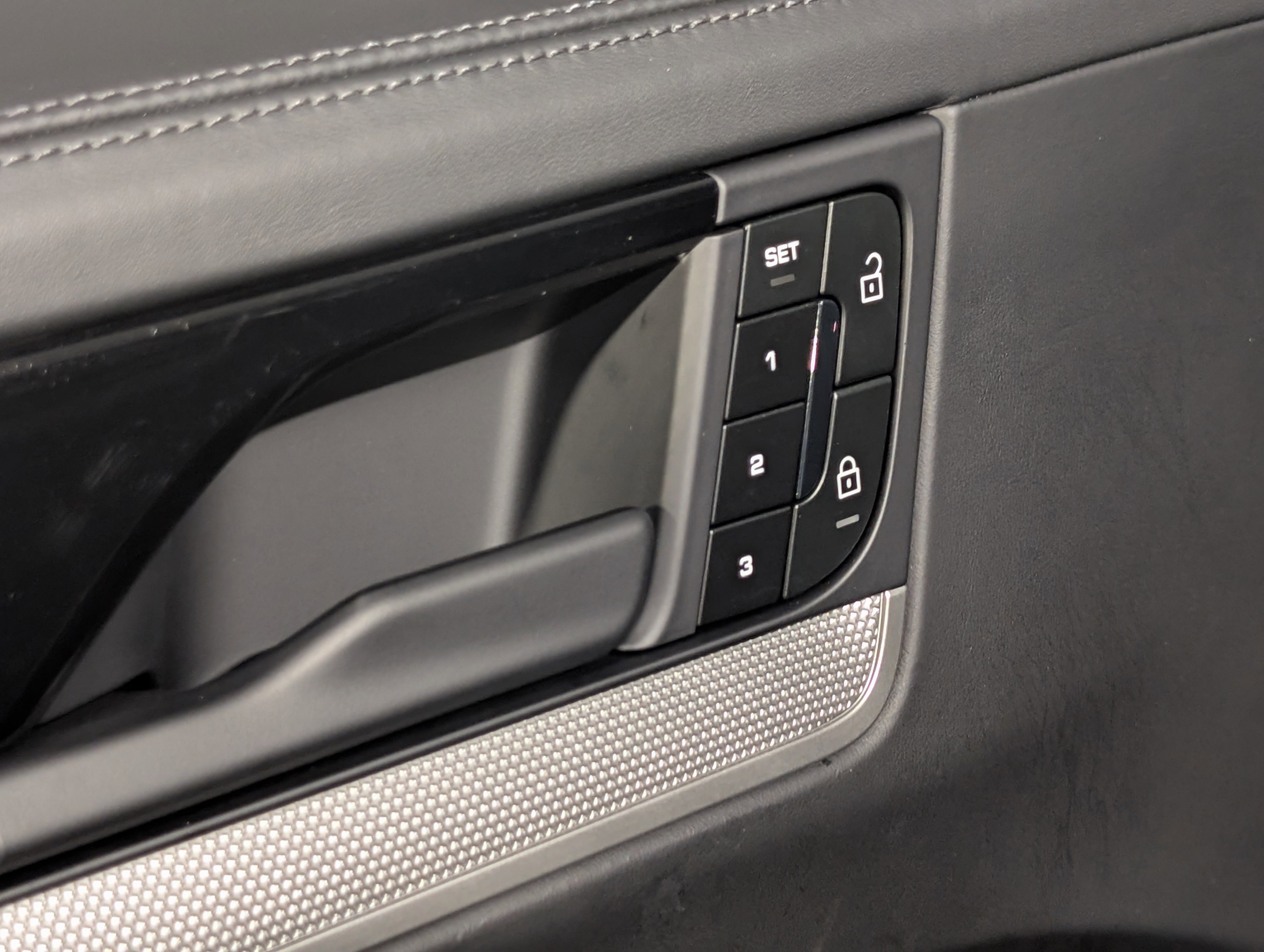 Certified 2025 Porsche Cayenne S image 19