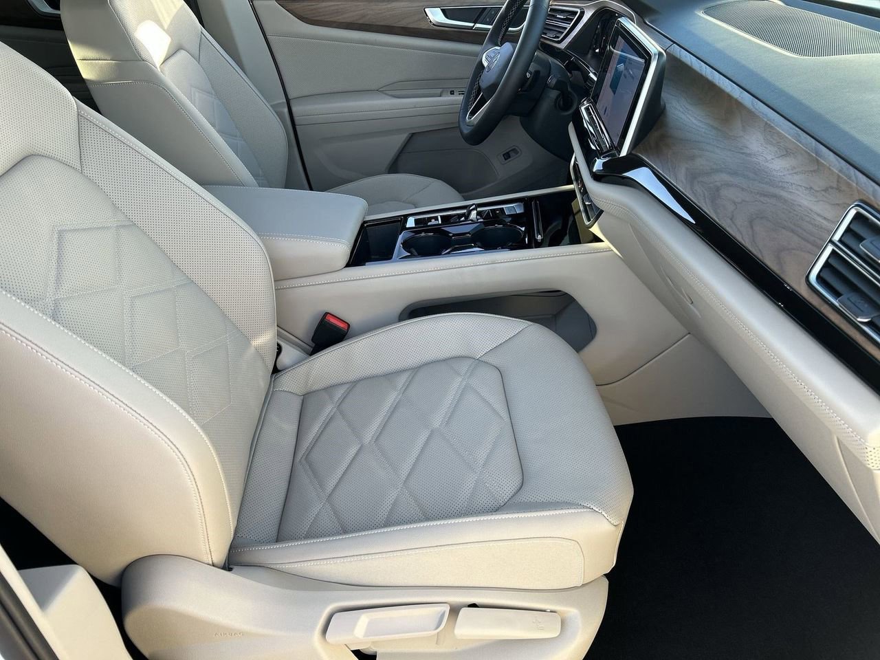 New 2026 Volkswagen Atlas SE image 8