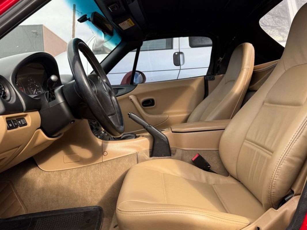 Used 1999 MAZDA MX-5 Miata image 25