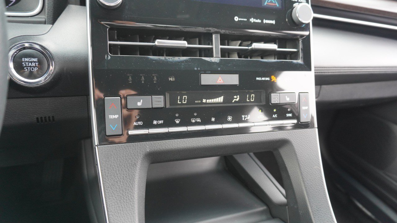 Used 2022 Toyota Avalon XLE FWD image 18