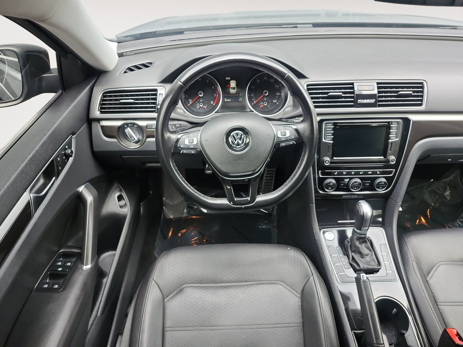 Used 2019 Volkswagen Passat 2.0T SE R-Line FWD image 10