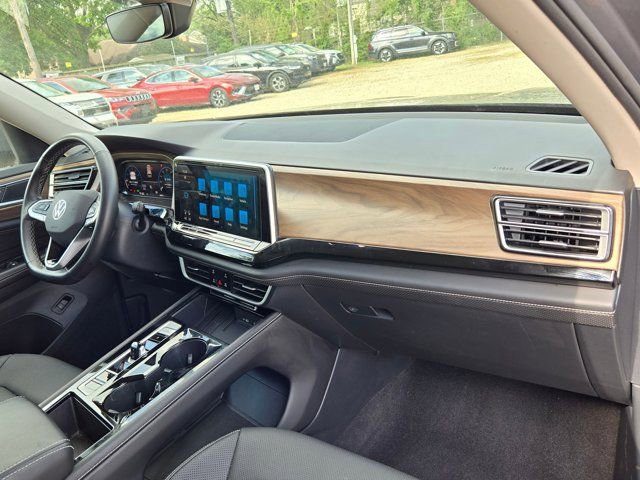 Used 2025 Volkswagen Atlas SE image 30
