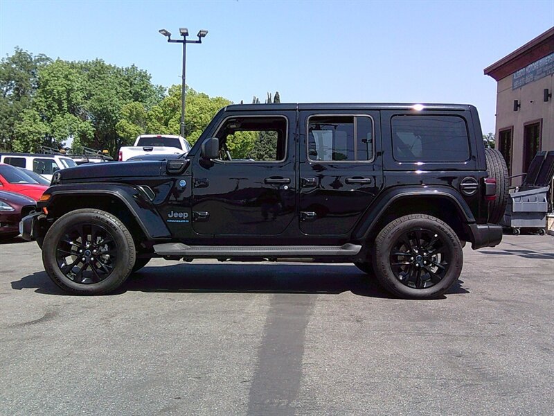 Used 2023 Jeep Wrangler Unlimited Sahara AWD/4WD image 3