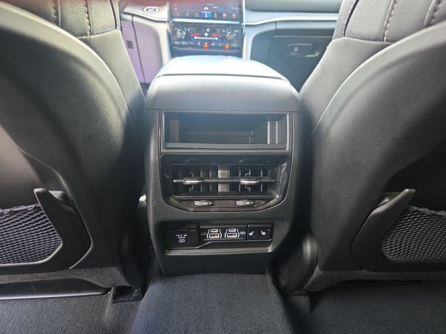 Used 2023 Jeep Grand Cherokee Limited RWD image 13