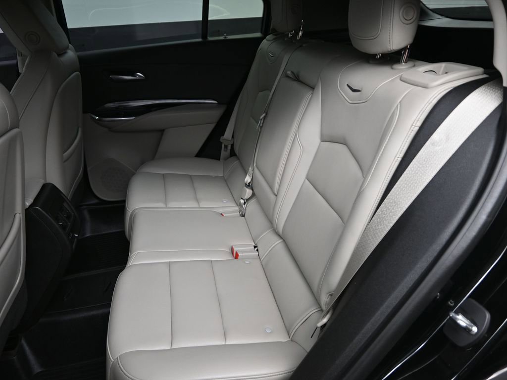 Used 2019 Cadillac XT4 Luxury w/ Cold Weather Package FWD image 16
