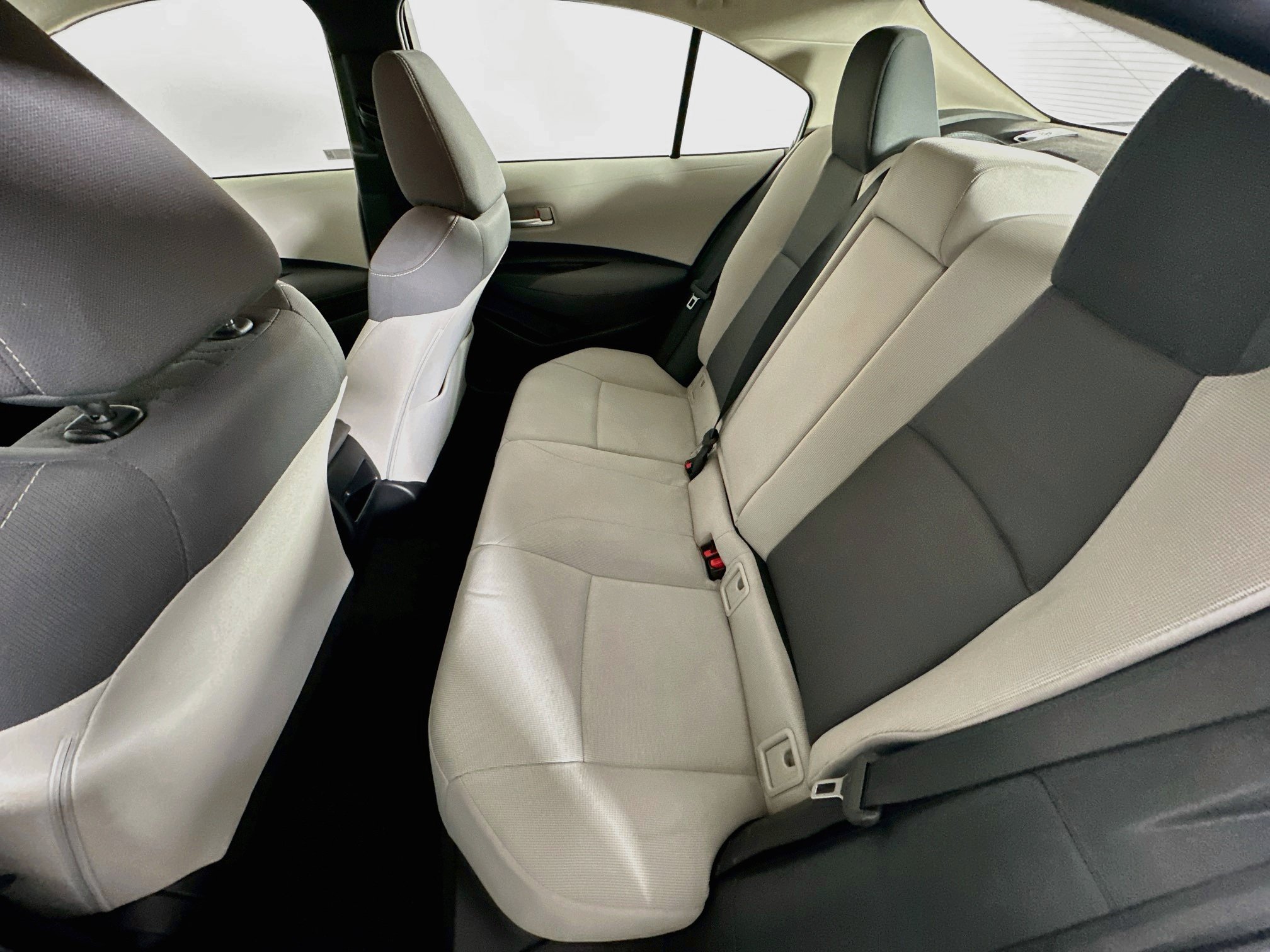 Used 2021 Toyota Corolla LE FWD image 26
