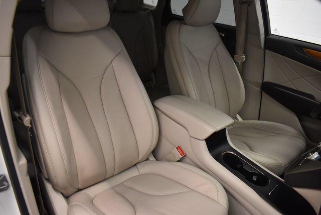 Used 2019 Lincoln MKC Select w/ Select Plus Package AWD/4WD image 6