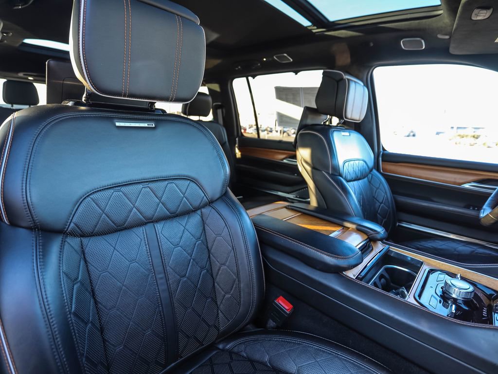 Used 2022 Jeep Grand Wagoneer Series III w/ Rear Seat Video Group 1 image 33