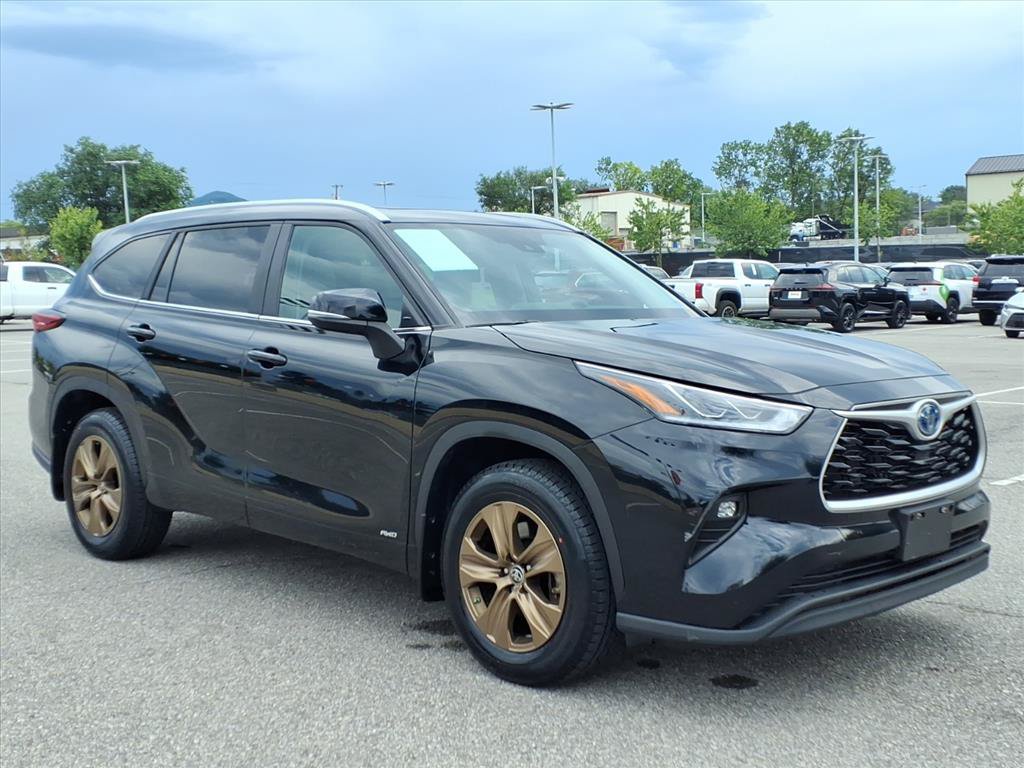 Used 2023 Toyota Highlander Bronze Edition AWD/4WD image 2