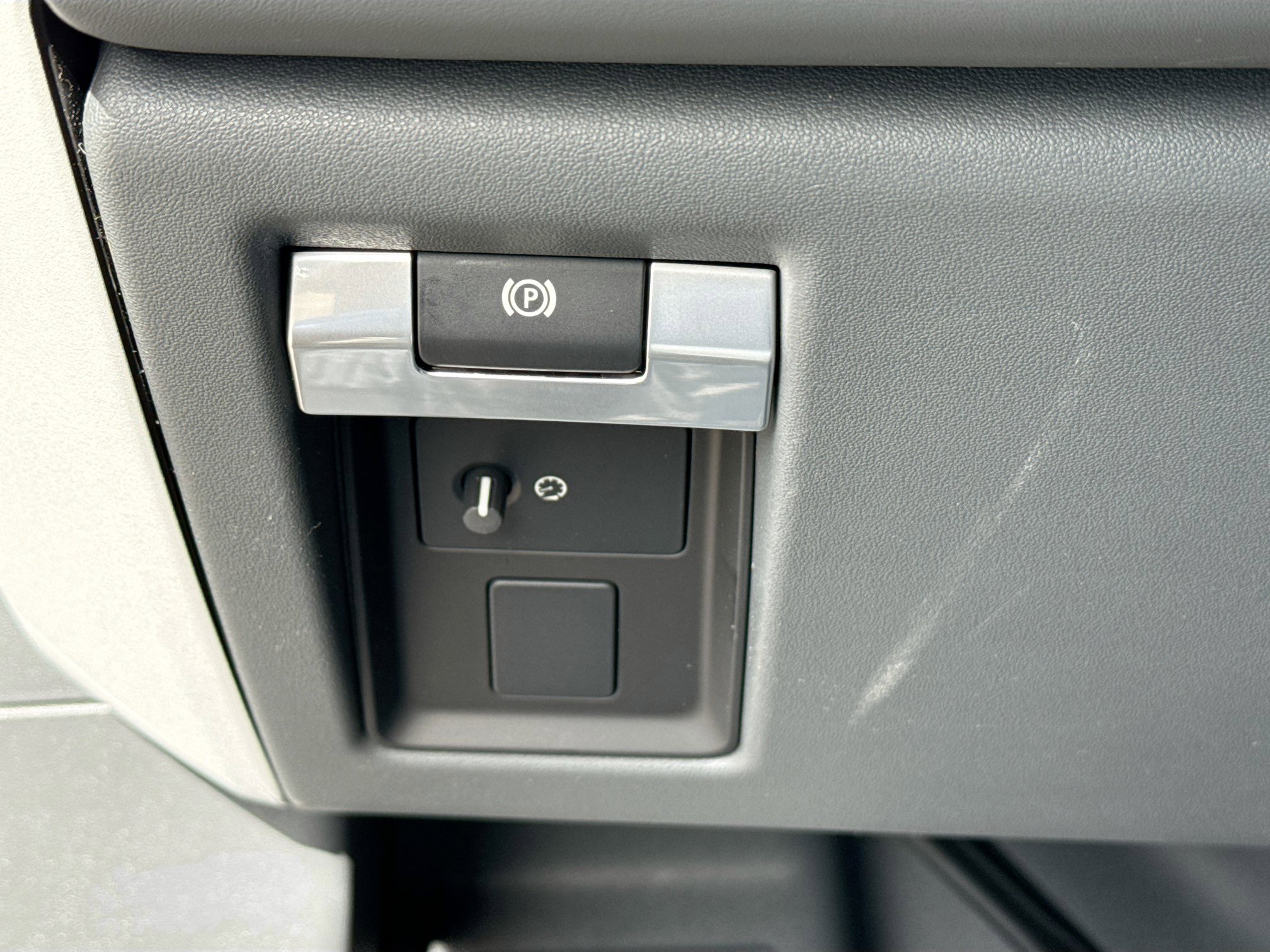 New 2026 Land Rover Defender 110 X-Dynamic SE image 35