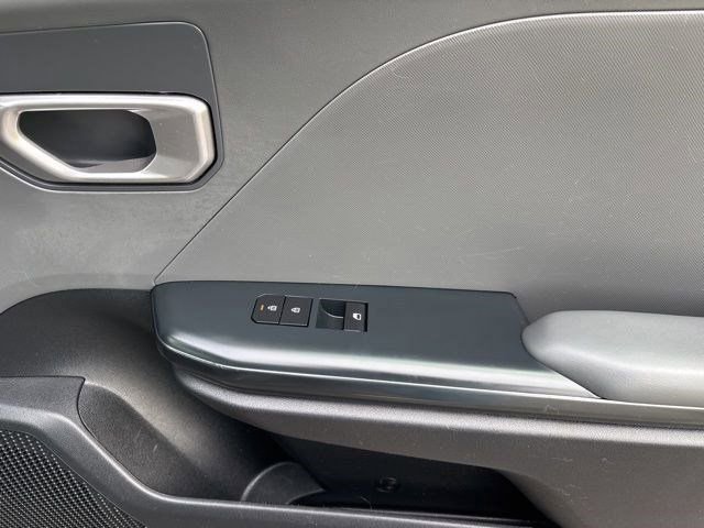 Used 2025 Kia K4 LXS image 38