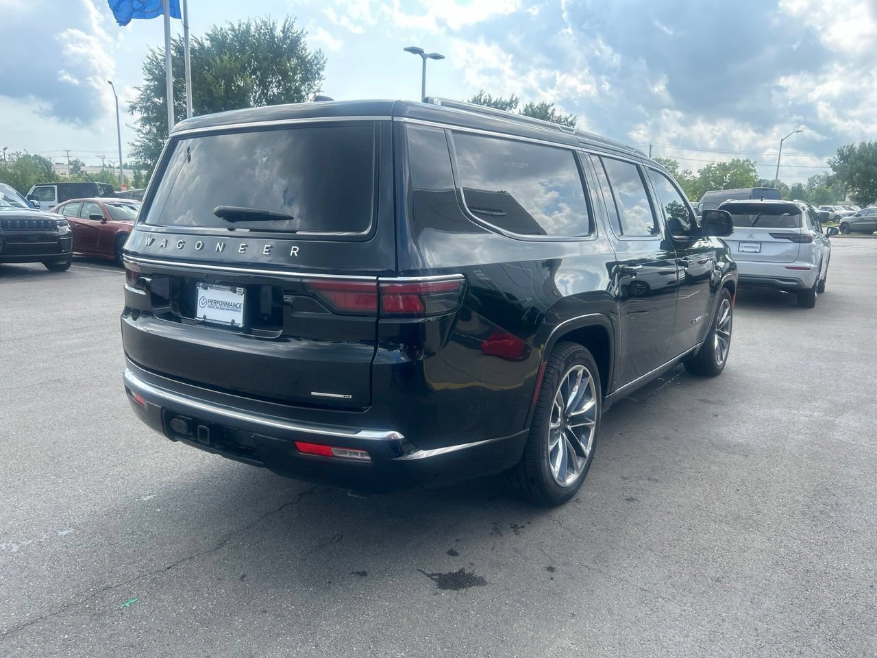 Used 2024 Jeep Wagoneer L Series III w/ Premium Group I AWD/4WD image 3