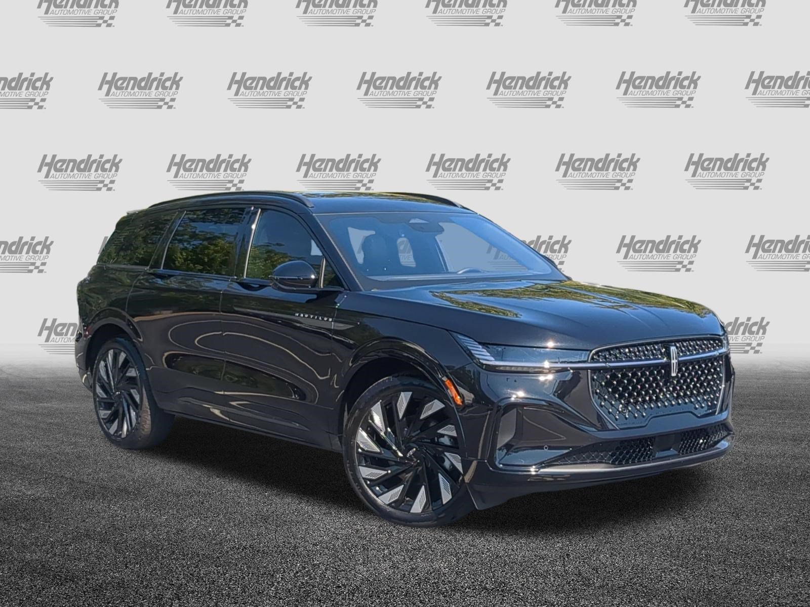 Used 2025 Lincoln Nautilus Reserve w/ Jet Appearance Package AWD/4WD image 2