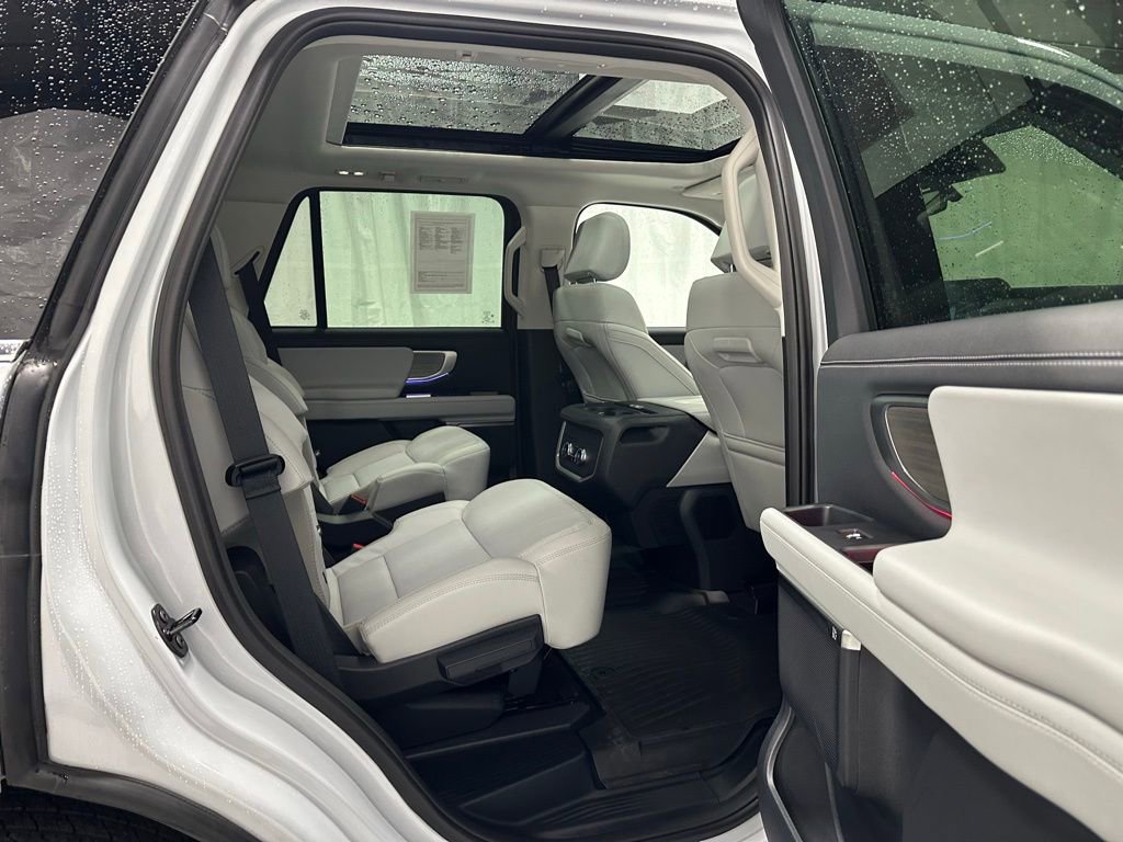 Used 2025 Ford Expedition Platinum image 52