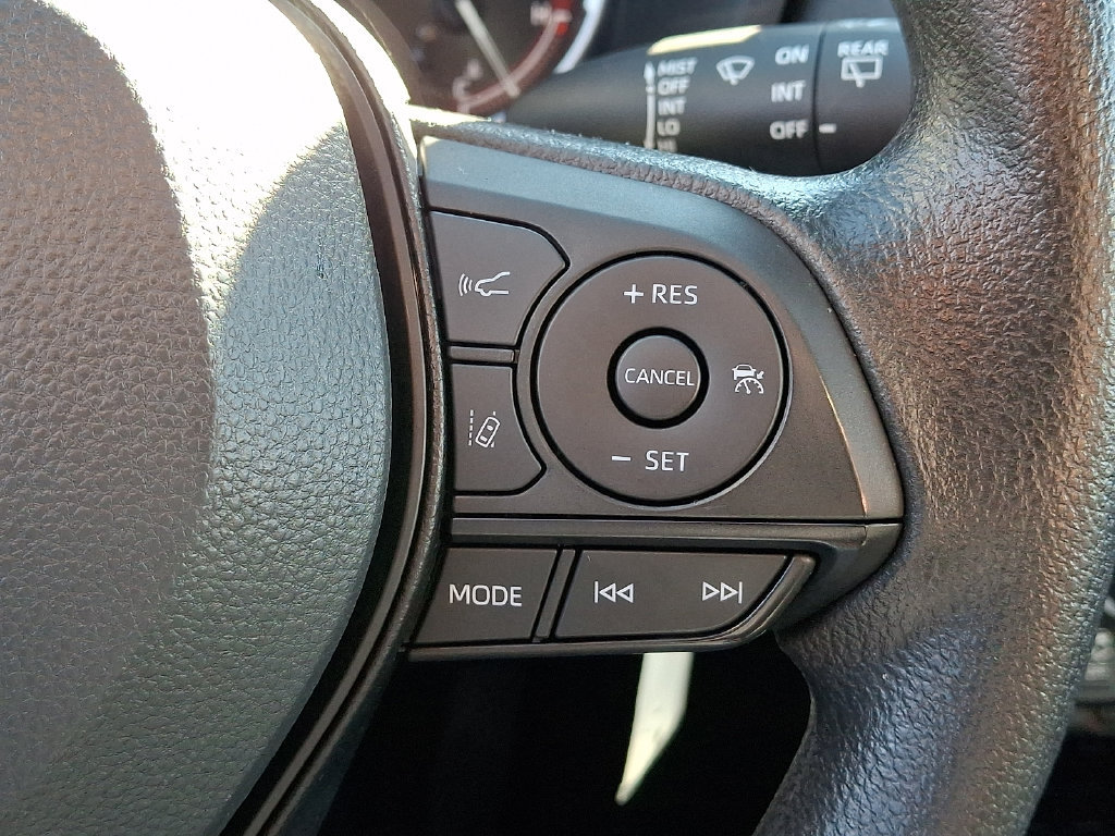 Used 2025 Toyota RAV4 LE AWD/4WD image 24