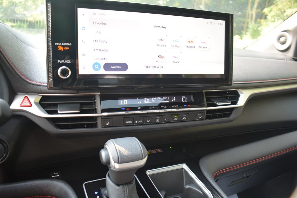 Used 2026 Toyota Sienna XSE AWD/4WD image 17