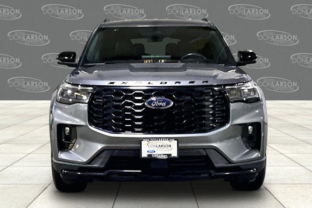 Used 2025 Ford Explorer ST-Line AWD/4WD image 2