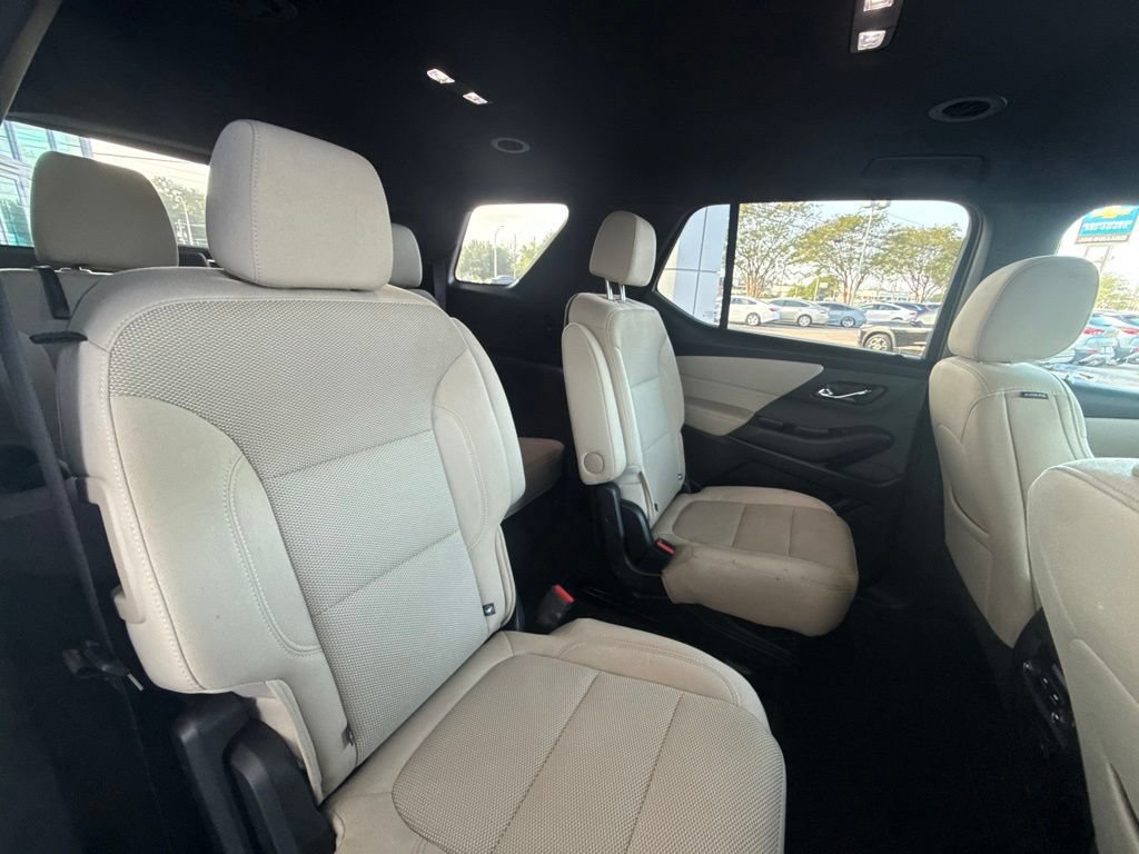 Used 2023 Chevrolet Traverse LT FWD image 31