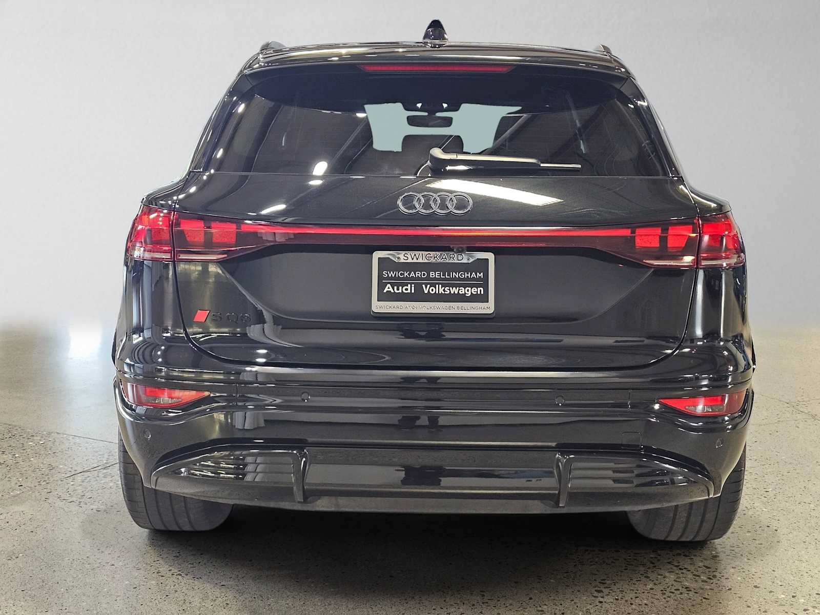 Used 2025 Audi SQ6 e-tron Prestige AWD/4WD image 4