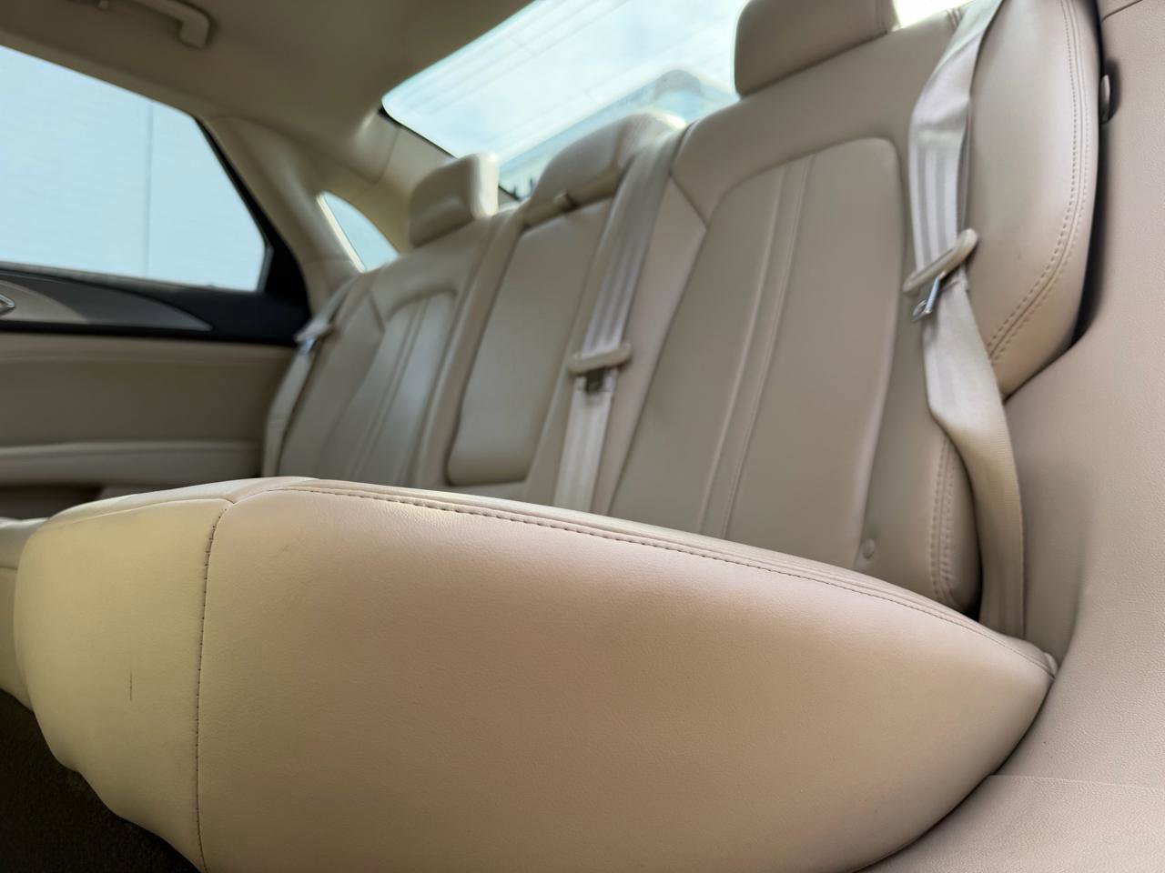 Used 2020 Lincoln MKZ FWD image 9