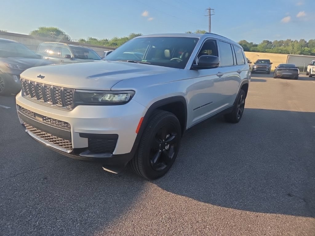 Used 2024 Jeep Grand Cherokee L Altitude RWD image 4