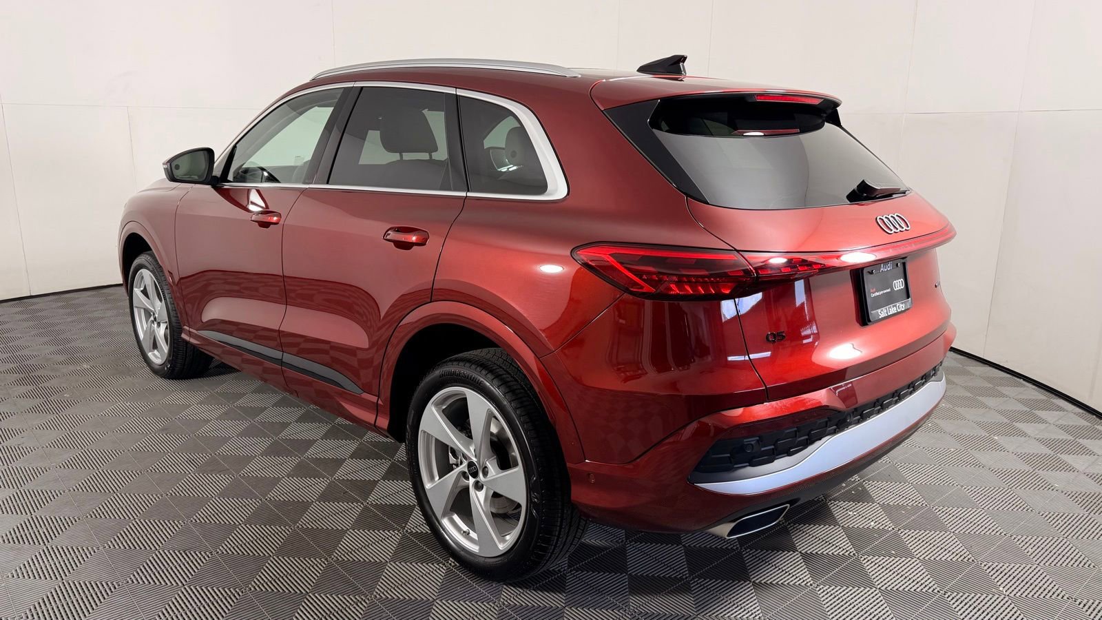 Used 2025 Audi Q5 Premium Plus w/ Premium Plus image 8