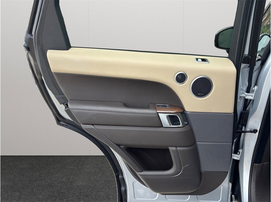 Used 2020 Land Rover Range Rover Sport HSE image 44