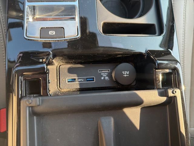 Used 2018 Land Rover Discovery HSE AWD/4WD image 29