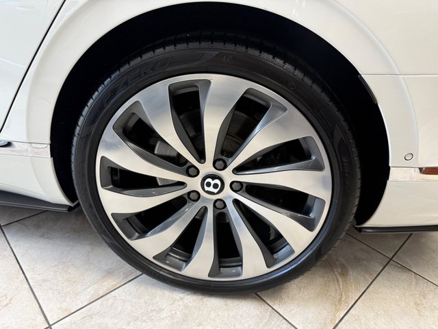 Used 2022 Bentley Flying Spur V8 AWD/4WD image 17