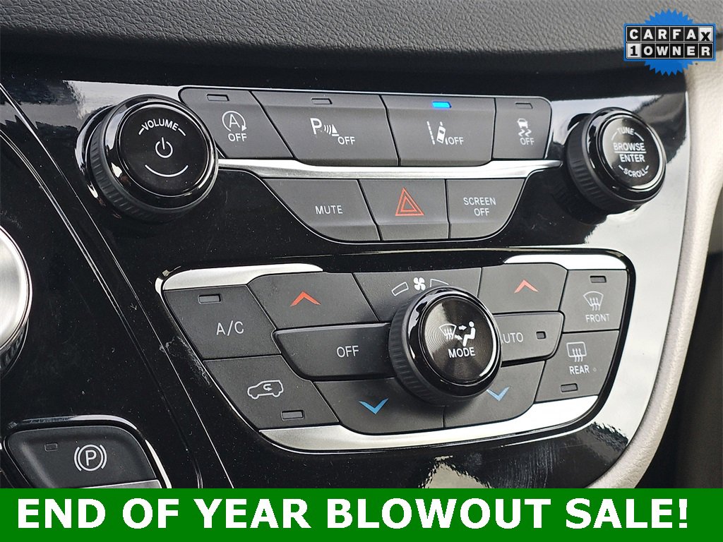 Used 2024 Chrysler Pacifica Touring-L image 17