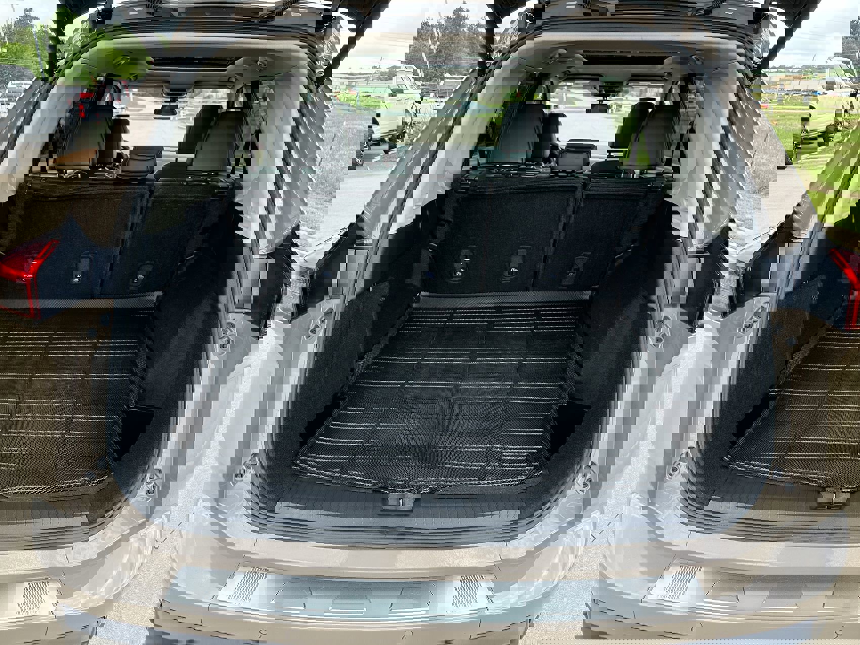 Used 2024 Nissan Rogue SV w/ SV Premium Package image 24