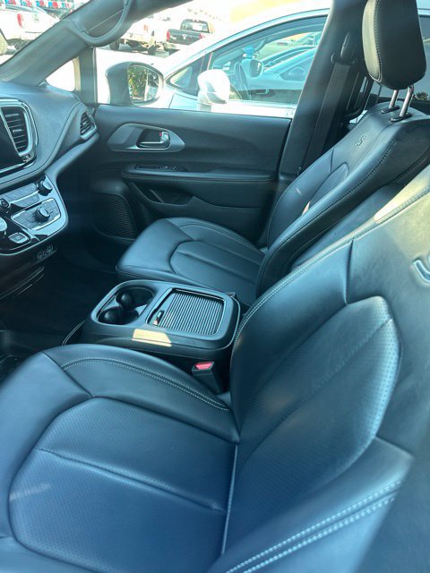 Used 2023 Chrysler Pacifica Touring-L w/ S Appearance Package AWD/4WD image 11