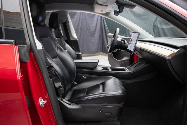 Used 2021 Tesla Model Y Long Range image 16