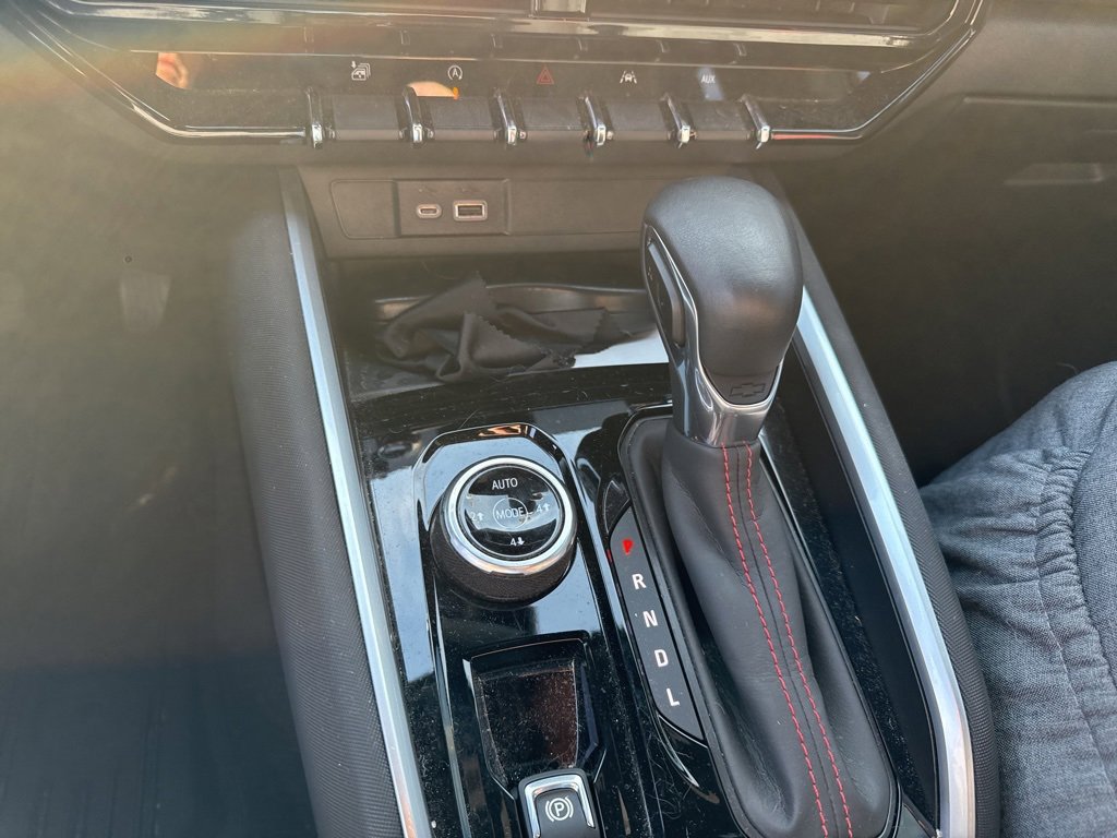 Used 2024 Chevrolet Colorado Z71 w/ Z71 Convenience Package 2 image 18