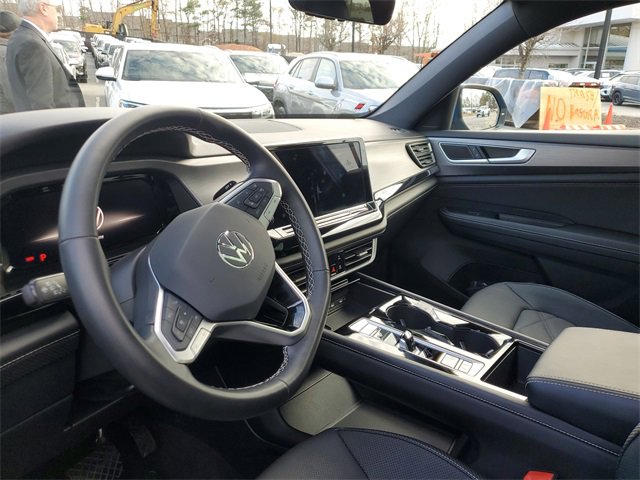Certified 2025 Volkswagen Atlas Cross Sport SE w/ Panoramic Sunroof Package image 18