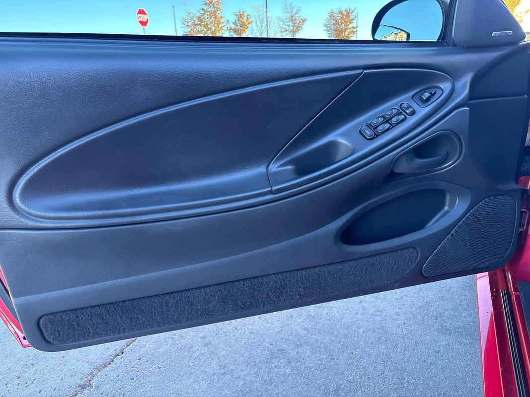 Used 2001 Ford Mustang Convertible RWD image 12