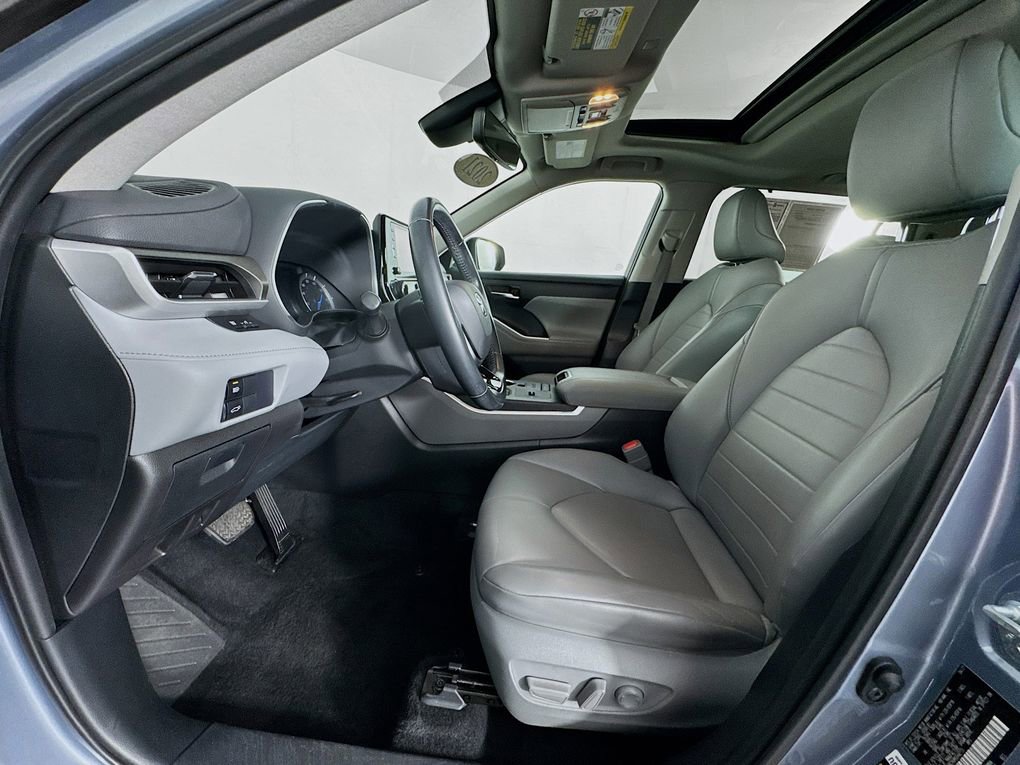 Used 2021 Toyota Highlander XLE image 14
