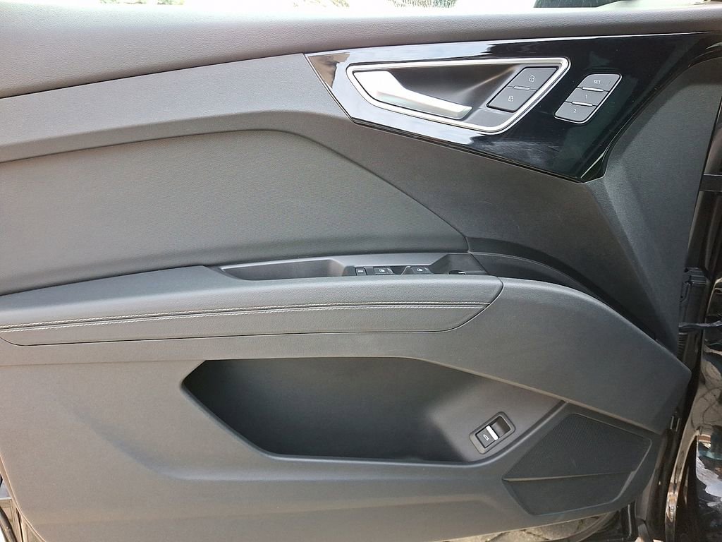 Used 2022 Audi Q4 e-tron Premium Plus w/ Premium Plus image 14