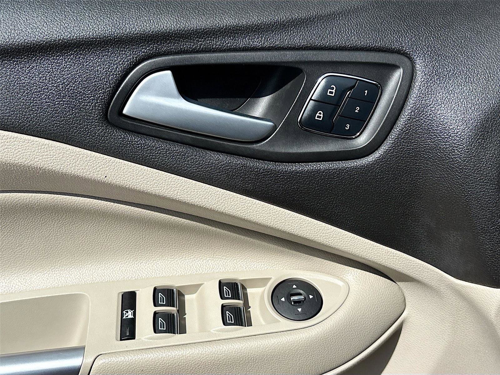 Used 2015 Ford Escape Titanium image 18