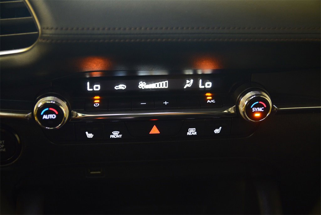 Used 2020 MAZDA MAZDA3 Hatchback w/ Premium Package image 27