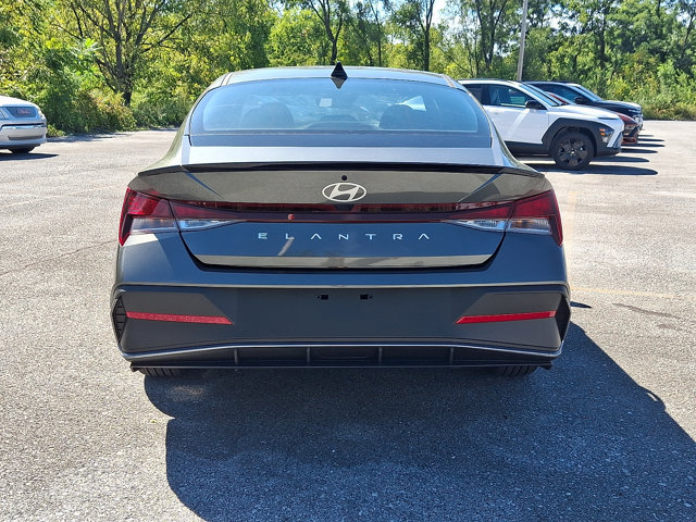 New 2026 Hyundai Elantra SEL Sport FWD image 5