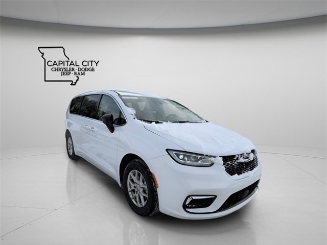 Used 2024 Chrysler Pacifica Touring-L image 3